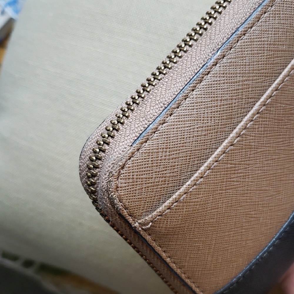 Kate Spade Black and Tan Wallet - Picture 11 of 17